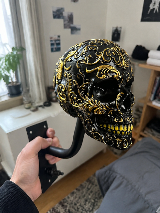 ☠️🏍️ Skull Helmet Display Stand — Holder for Motorcycle Helmet & Jacket