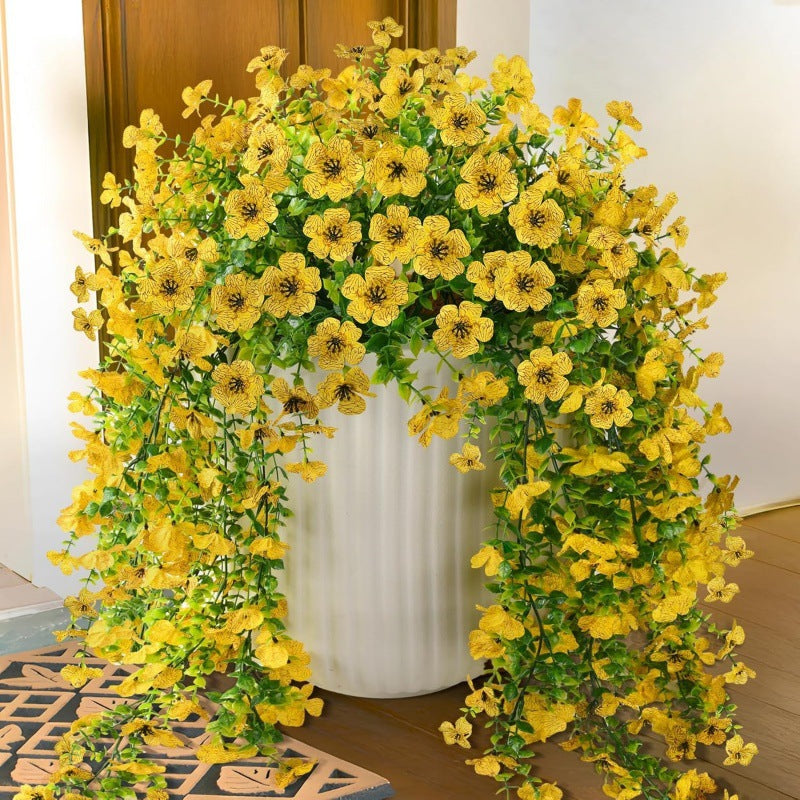 🌿 Cascading daisies & eucalyptus – UV resistant, always in bloom! ☀️