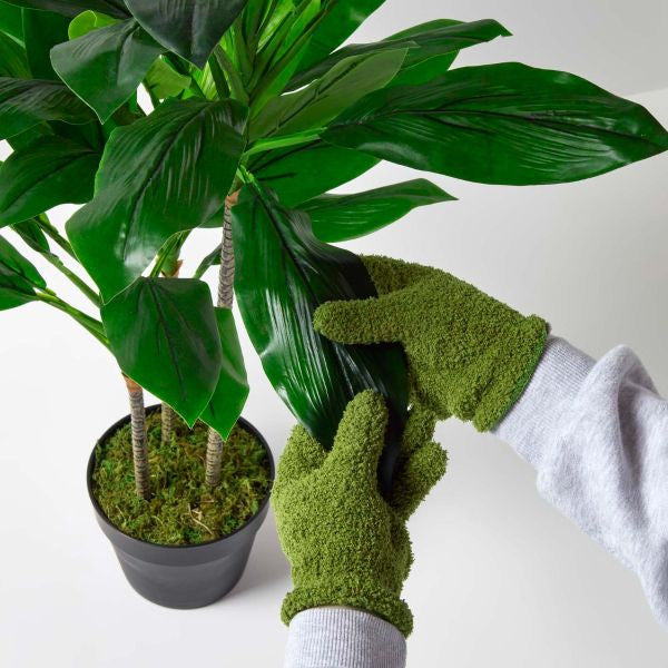 🧤 Dust with a touch – microfiber gloves that grab every speck! ✨