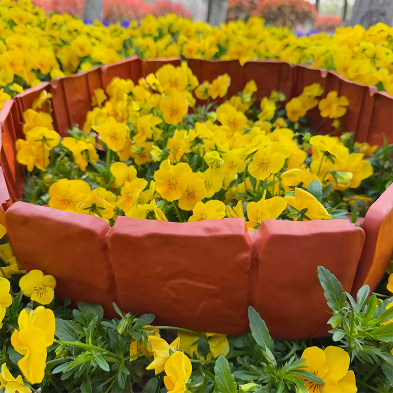 🌼 Keep your garden edges neat and tidy